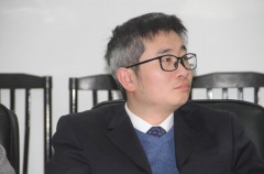 何总素描：何以拓疆域   ，伟业自成趣
